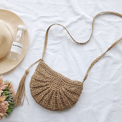 Sac de paille tricoté à pompon en demi-cercle