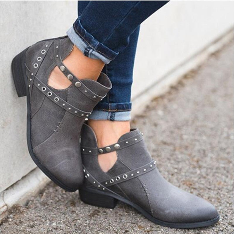 Botines de tacón punk con remaches retro