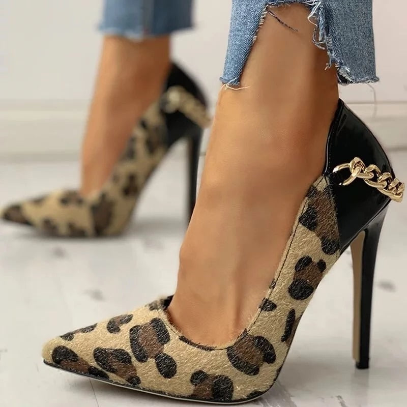 Chaussures de mariage à bout pointu et talon fleuri
