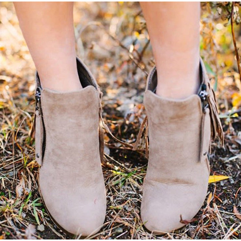 Botines de ante con cremallera y borlas