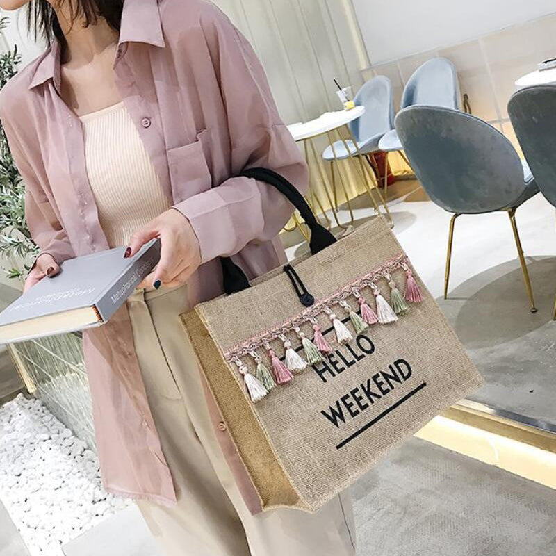 „Hello Weekend“-Umhängetasche mit Quaste 