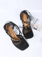 Stiletto-Absätze aus Netzstoff mit quadratischer Zehenpartie und überkreuzten Riemen