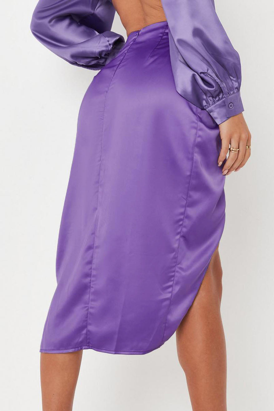 Unregelmäßiger Schlitzrock aus festem Satin mit hoher Taille