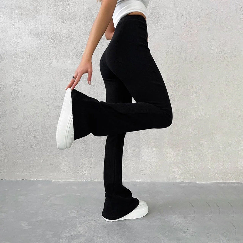 Schmal ausgestellte Hose mit hoher Taille