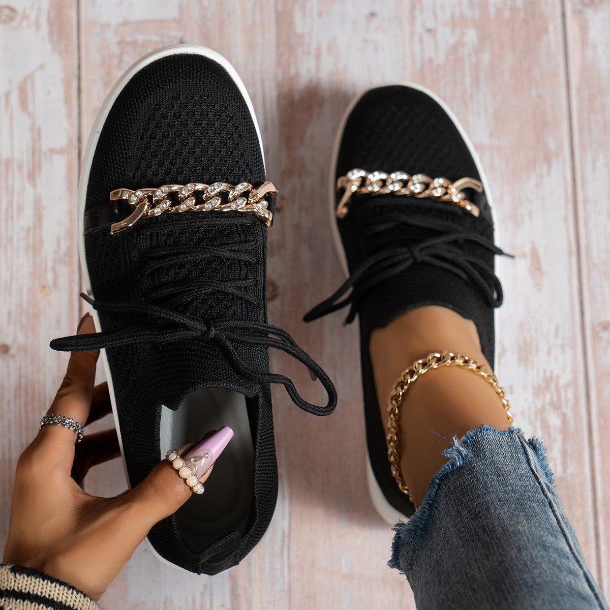 Flyknit-Sneaker zum Schnüren mit atmungsaktivem Obermaterial und Kettenkeil