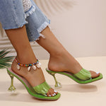 Sommerlich glänzende Kristallsandalen 