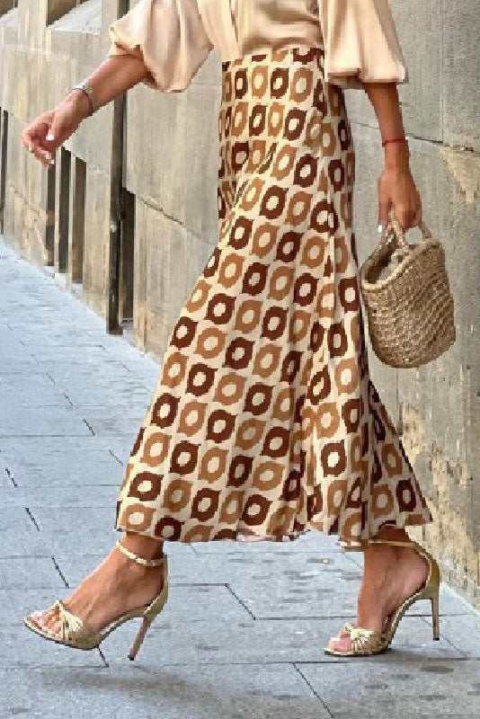 Saia maxi estampada divertida e festiva