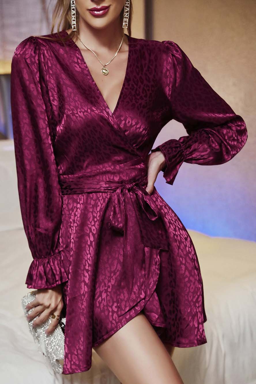 Robe midi imprimée en satin à col en V, manches longues, cravate à la taille