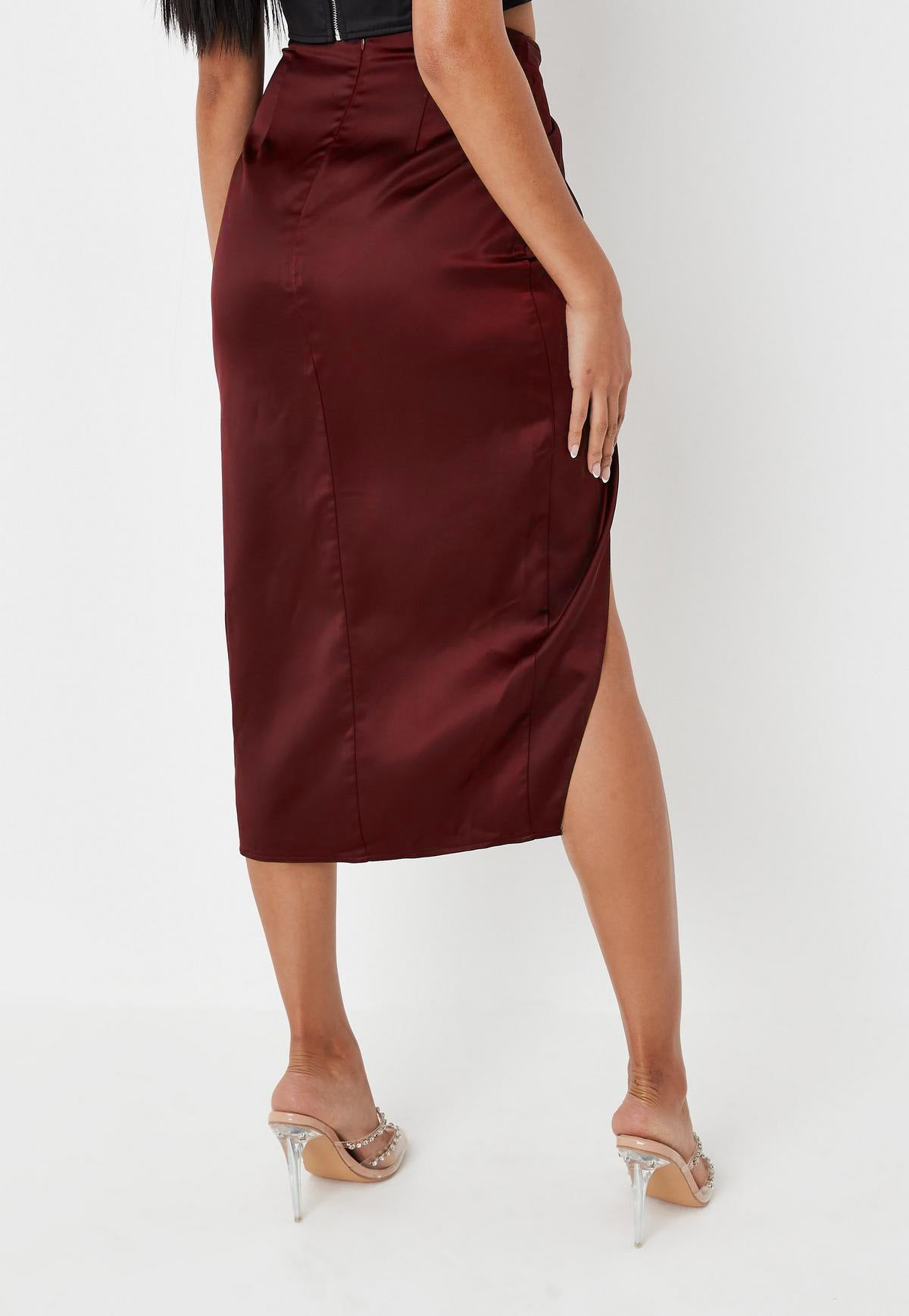 Unregelmäßiger Schlitzrock aus festem Satin mit hoher Taille