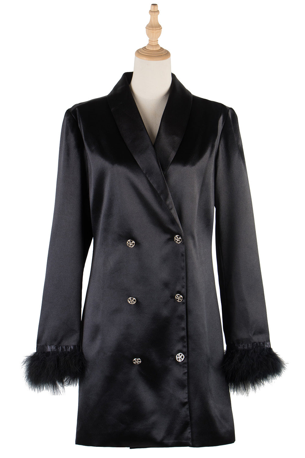 Robe de costume noire en satin à double boutonnage et poignets en fourrure