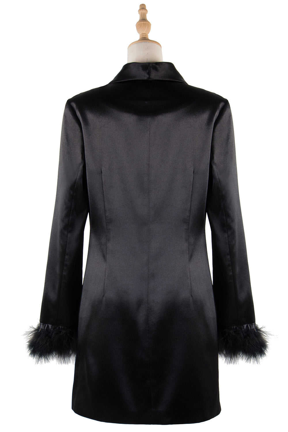 Robe de costume noire en satin à double boutonnage et poignets en fourrure