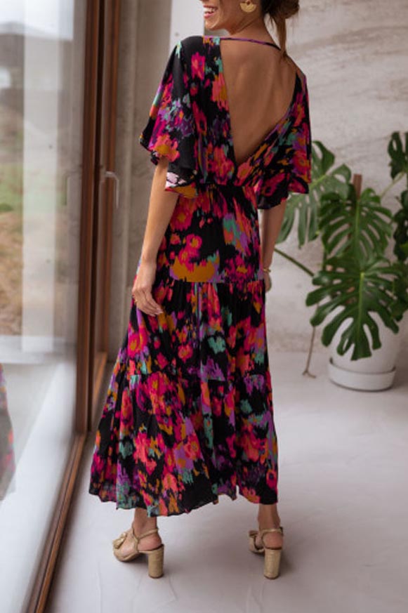 Verleihen Sie Ihrem All-Blume-Maxikleid etwas Besonderes