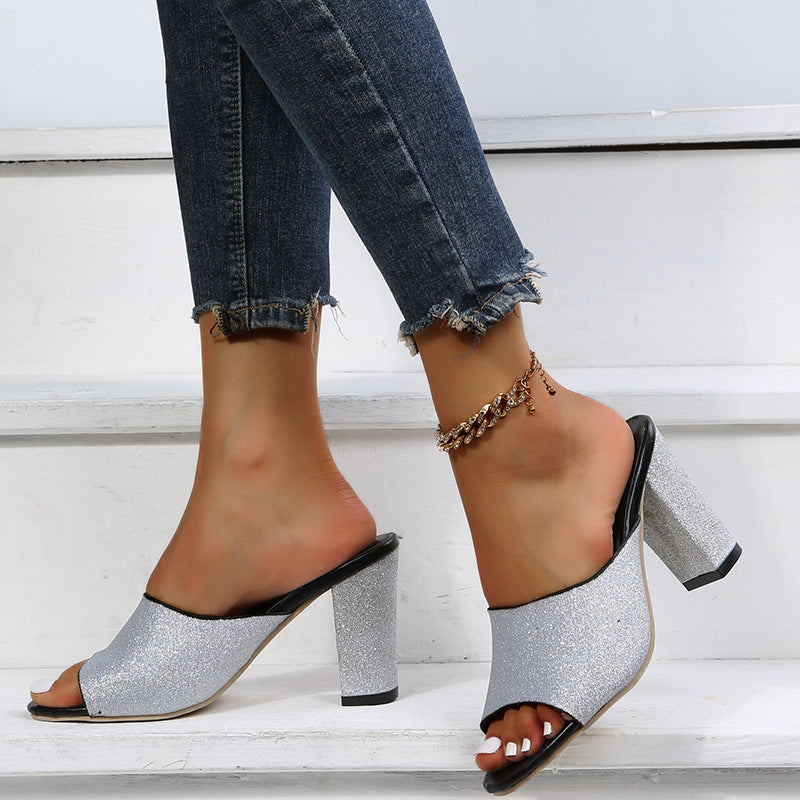 Machen Sie sich bereit für Mule-Heels mit Pailletten