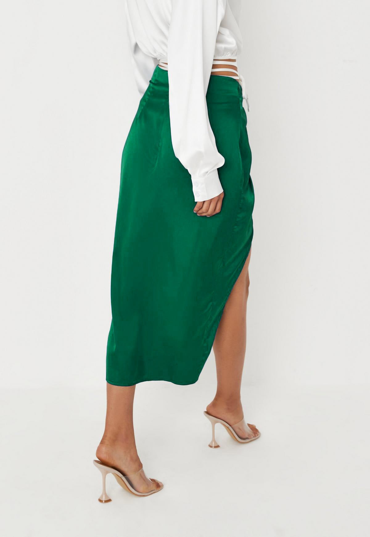 Unregelmäßiger Schlitzrock aus festem Satin mit hoher Taille