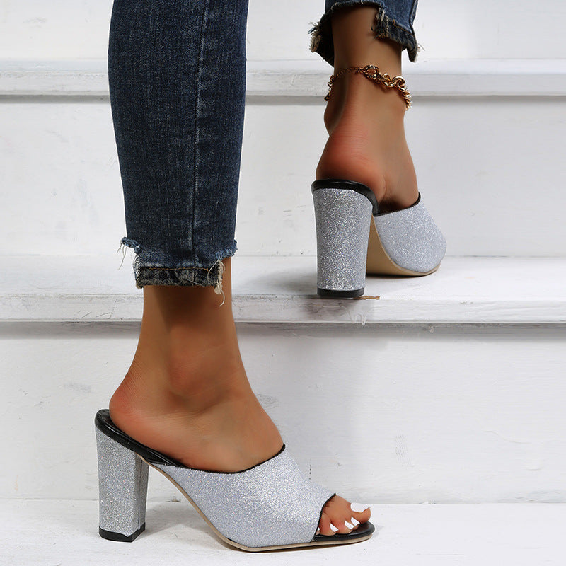 Machen Sie sich bereit für Mule-Heels mit Pailletten