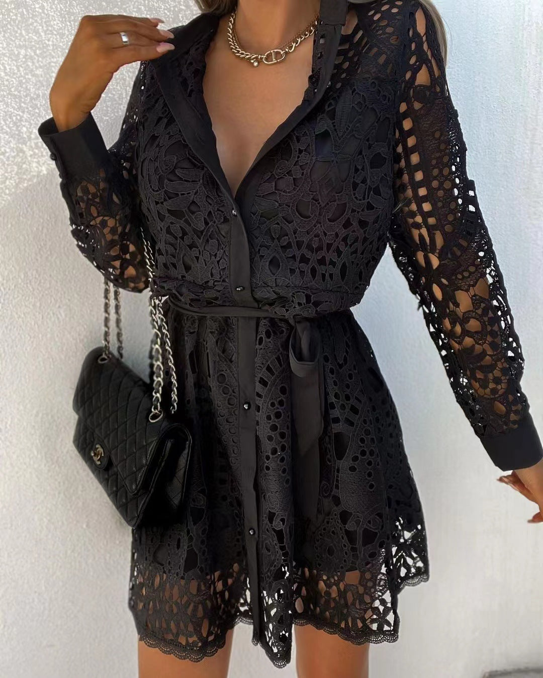 Sur la robe creuse en dentelle Up And Up