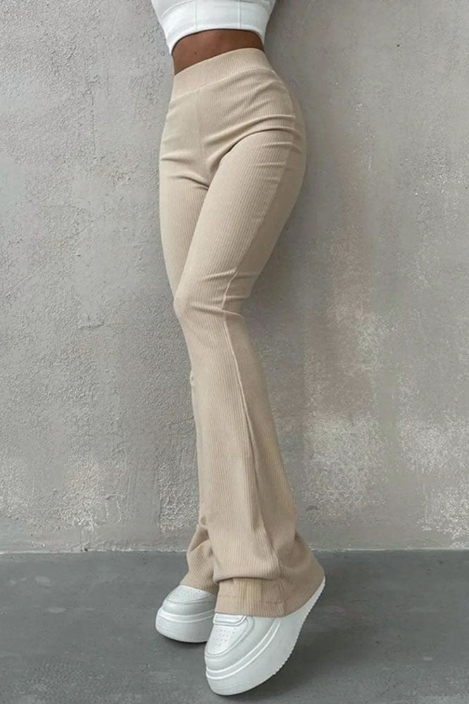 Schmal ausgestellte Hose mit hoher Taille
