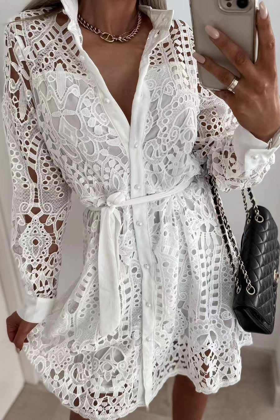 Sur la robe creuse en dentelle Up And Up