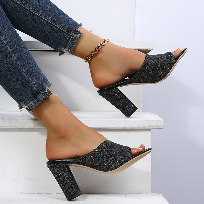 Machen Sie sich bereit für Mule-Heels mit Pailletten
