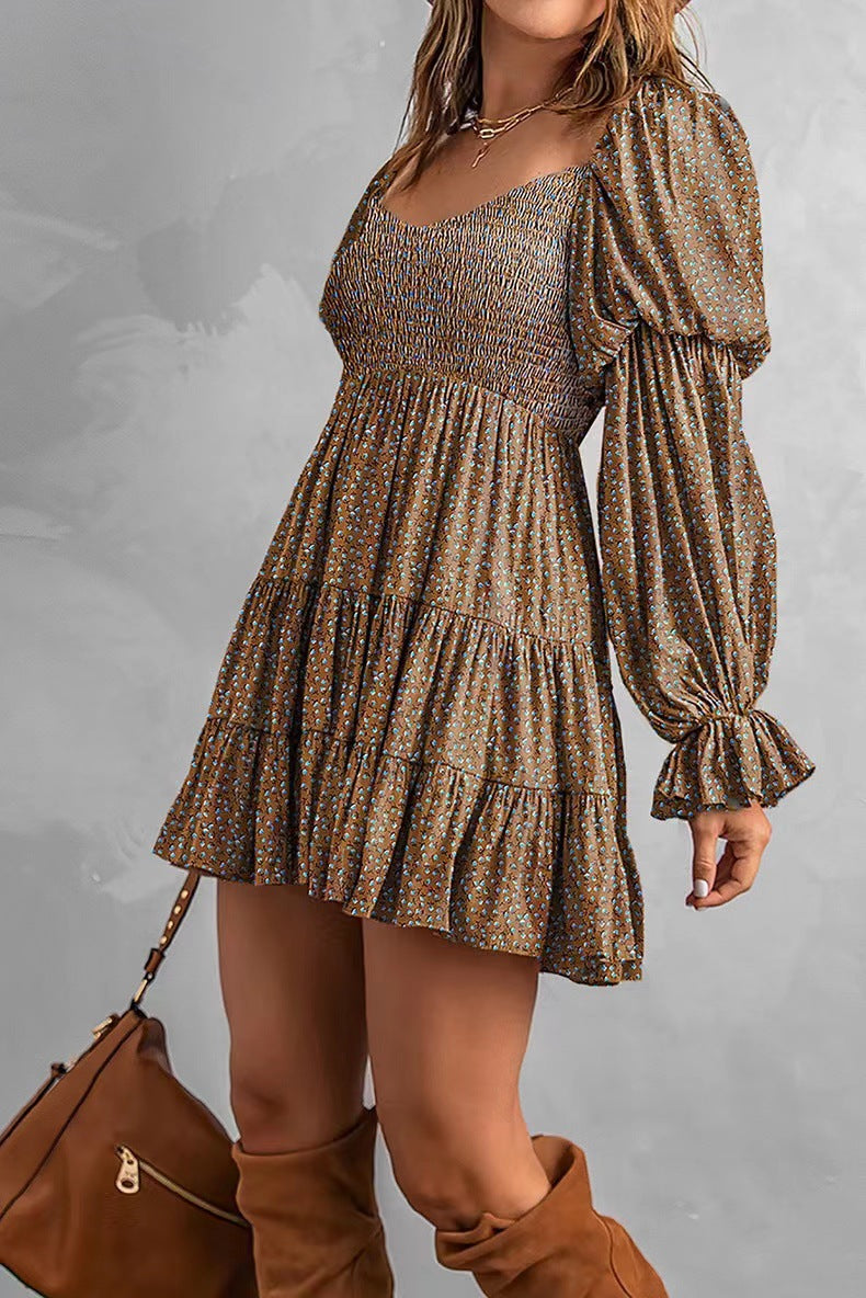 Robe trapèze plissée à épaules dénudées et taille pincée