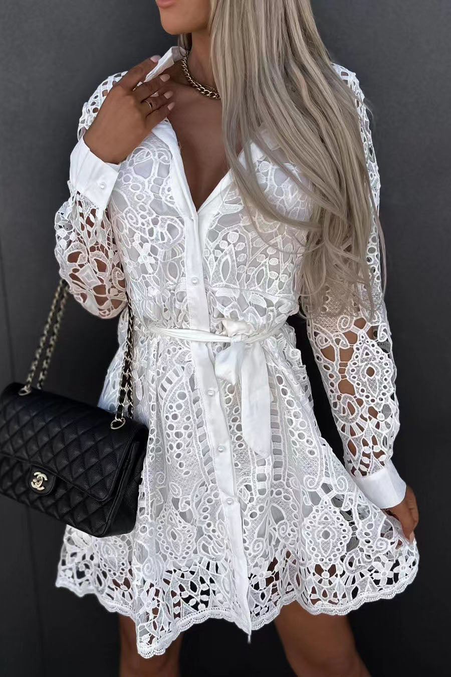 Sur la robe creuse en dentelle Up And Up