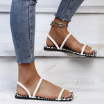 Pantoufles tressées à bout carré et bas léopard