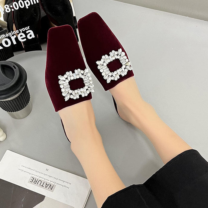 Pantuflas planas elegantes con punta cuadrada y cristal