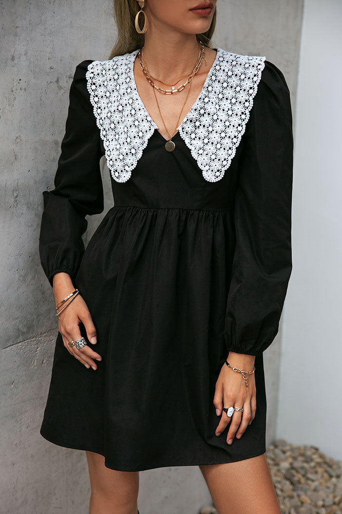Robe en dentelle noire vintage Peter Pan Collar