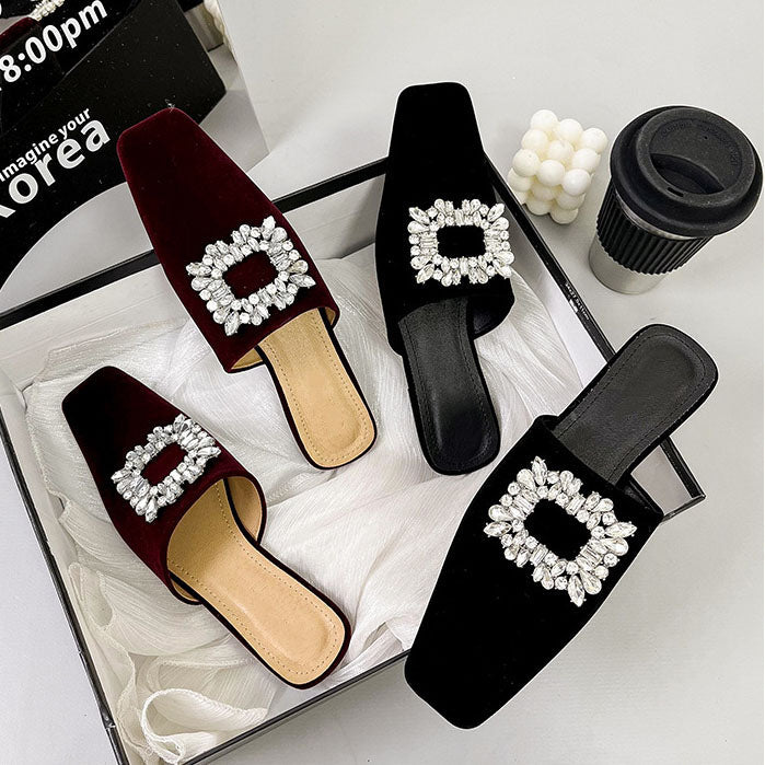 Pantuflas planas elegantes con punta cuadrada y cristal