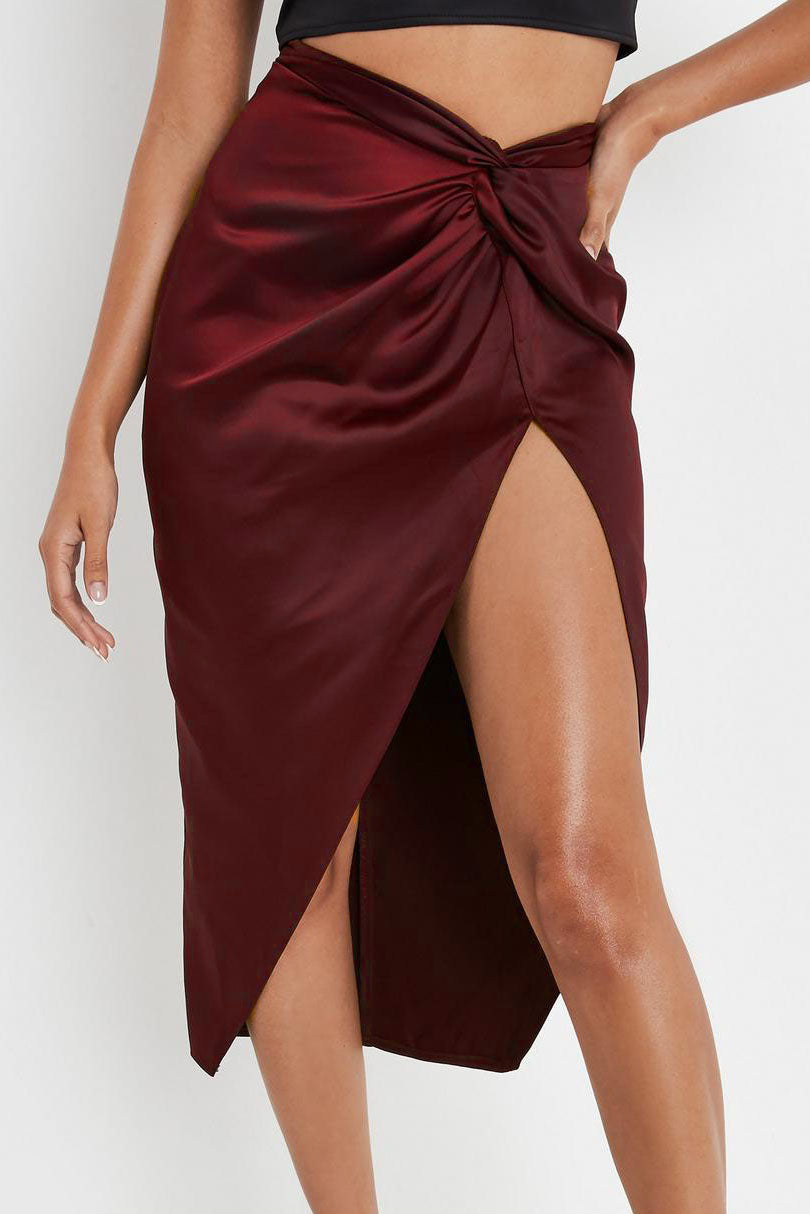 Unregelmäßiger Schlitzrock aus festem Satin mit hoher Taille