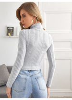 Pull en tricot fin et moulant à rayures grises