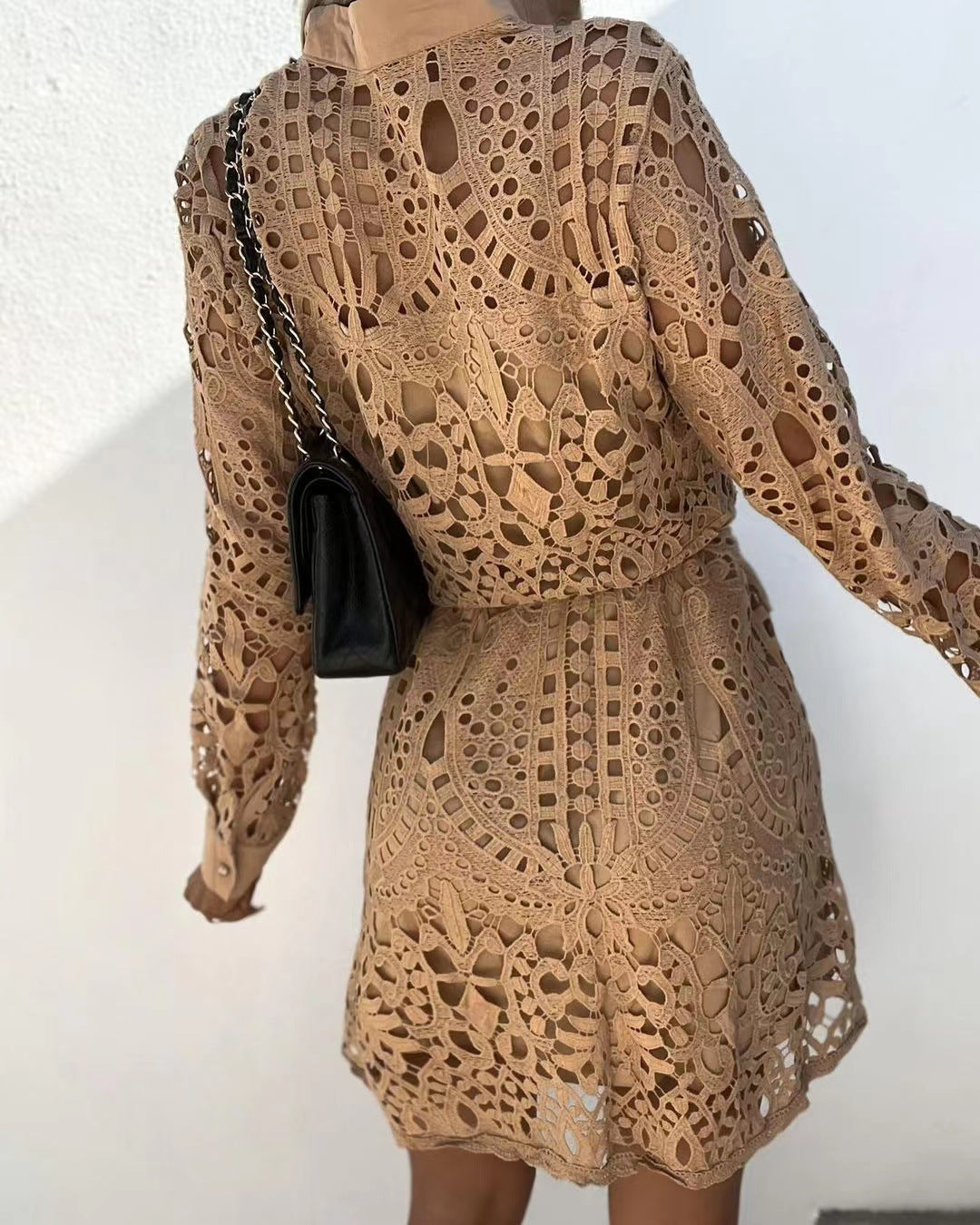 Sur la robe creuse en dentelle Up And Up
