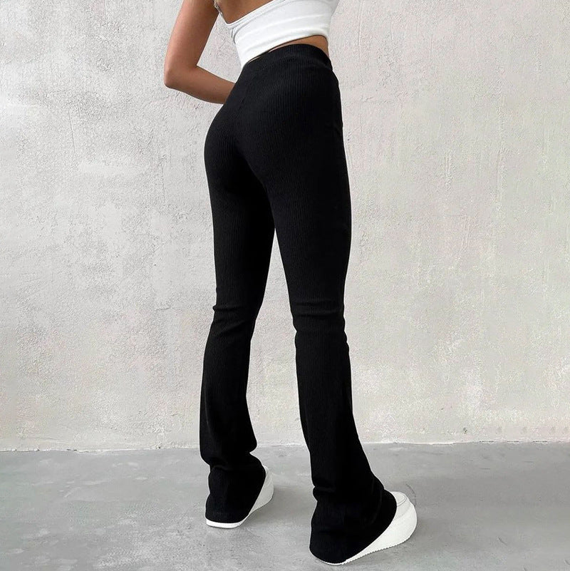 Schmal ausgestellte Hose mit hoher Taille
