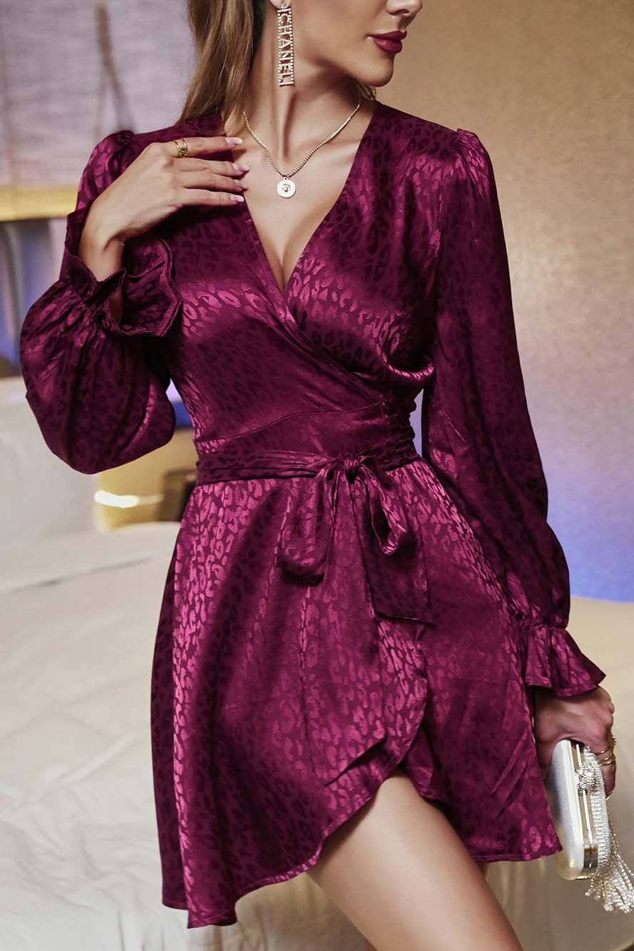 Robe midi imprimée en satin à col en V, manches longues, cravate à la taille