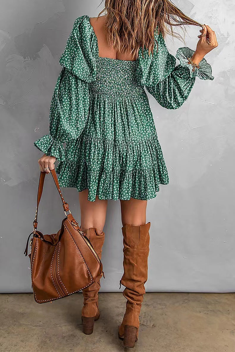 Robe trapèze plissée à épaules dénudées et taille pincée