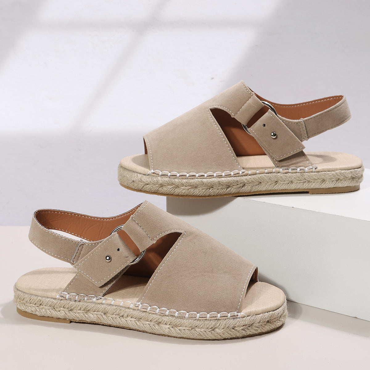 Flache Vintage-Sandalen mit offenem Zehenbereich und Leinenboden