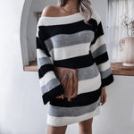 Gestreiftes Strickkleid mit Schlitzausschnitt