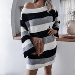 Gestreiftes Strickkleid mit Schlitzausschnitt