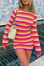 Robe moulante en tricot rayé dos nu