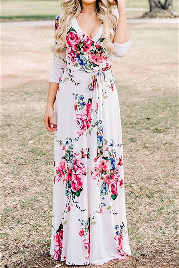 Robe longue fleurie à manches mi-longues